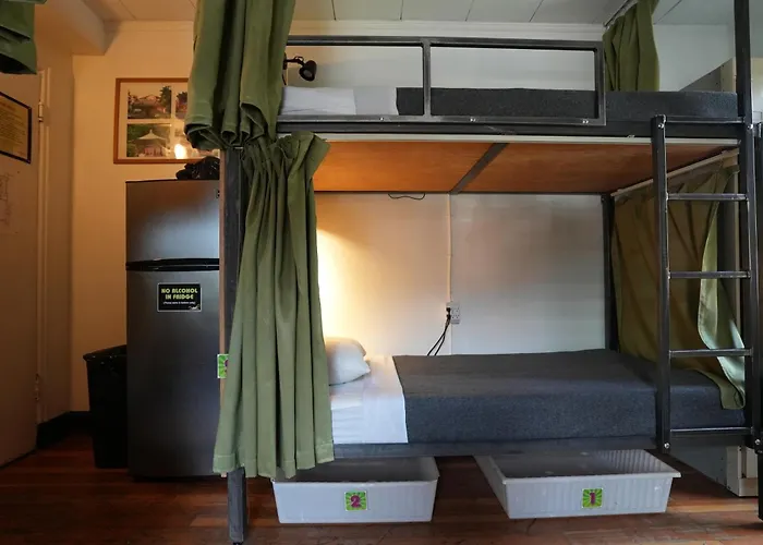 Ocean Island Inn | Backpackers | Suites